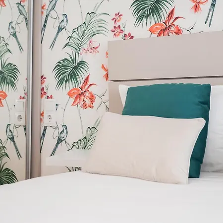 One Bedroom, 2 Mins From The